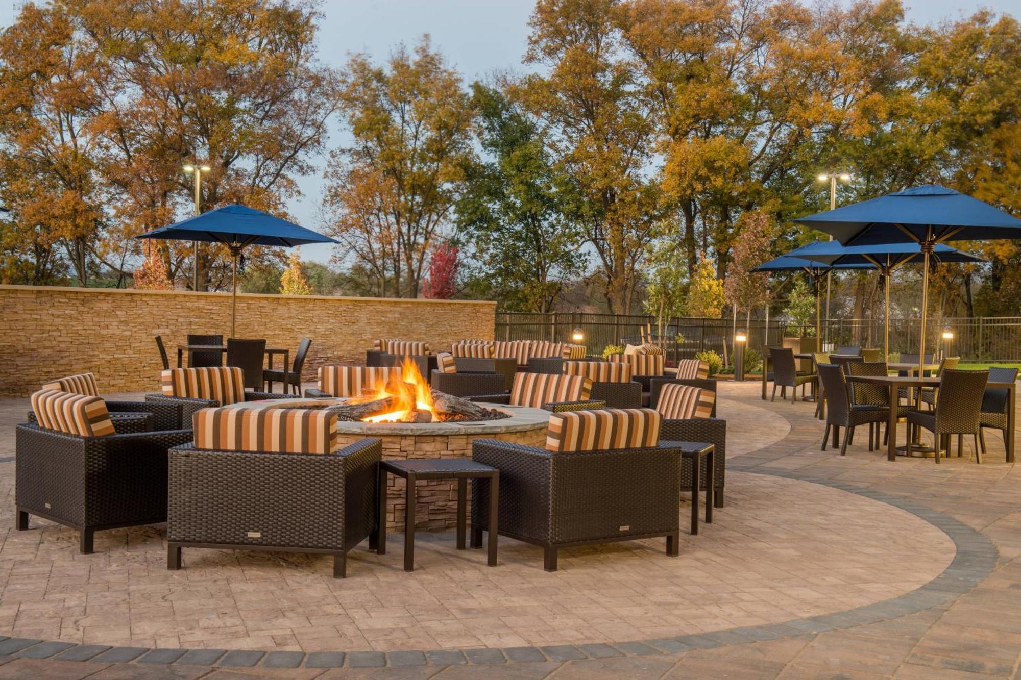 Courtyard By Marriott Shippensburg Hotel Kültér fotó